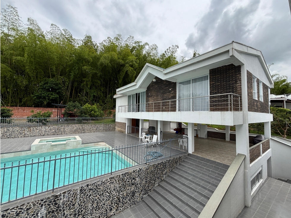 Se Vende Casa Campestre de Lujo en Combia - La Siria, Pereira