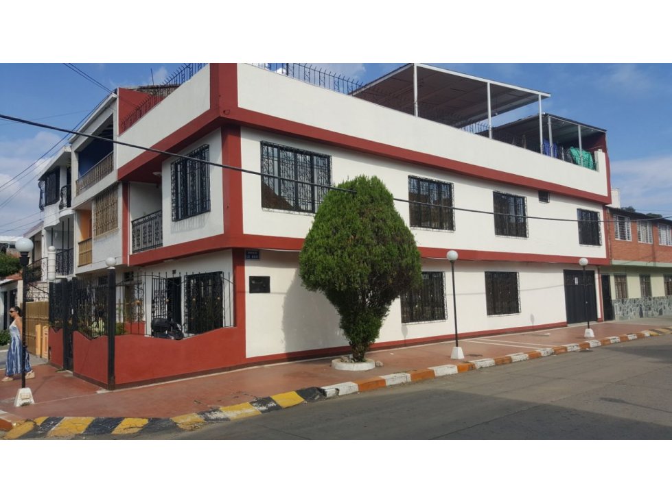 VENTA CASA MULTI FAMILIAR BARRIO LA BASE ORIENTE CALI (LR)