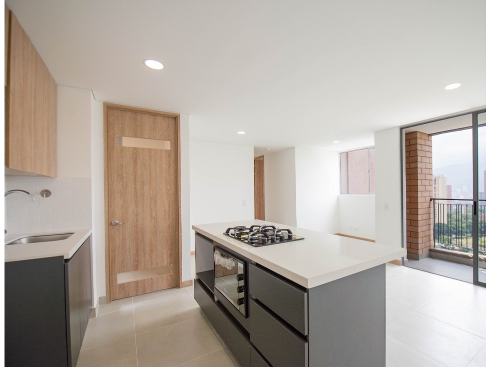 Venta apartamento con balcón en Ditaires, Itagüí. Unidad completa.