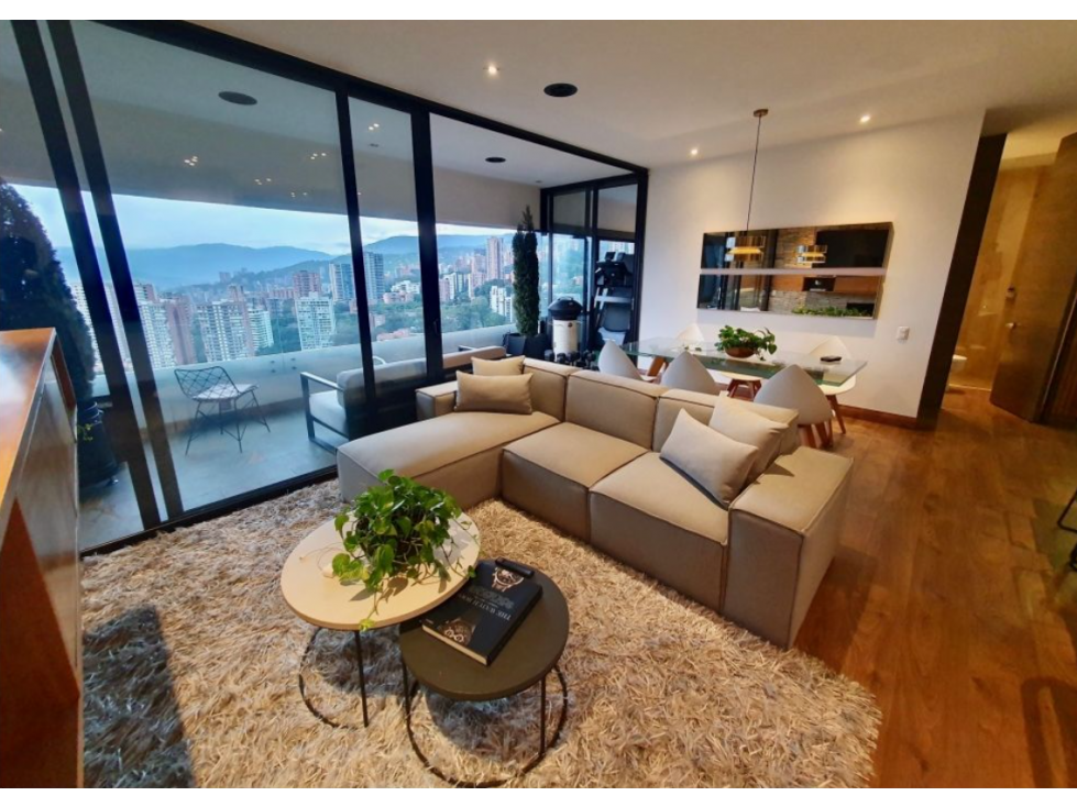Venta apartamento con balcón. El Poblado. San Lucas. U. con piscina. — foto 2