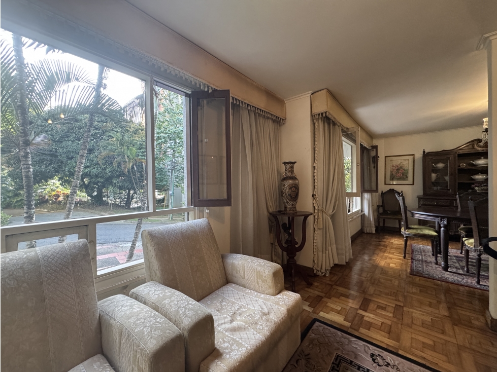 Venta apartamento con balcón y terraza. El Poblado, Provenza.