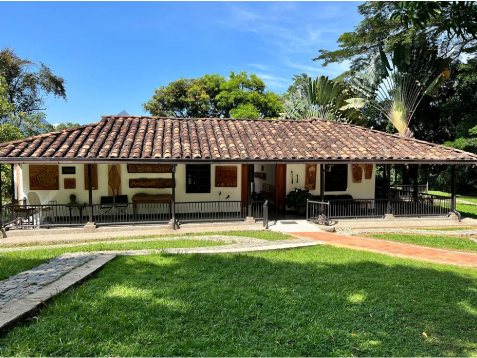 Venta finca con piscina, establo en Amaga Antioquia. Unidad cerrada. - 2