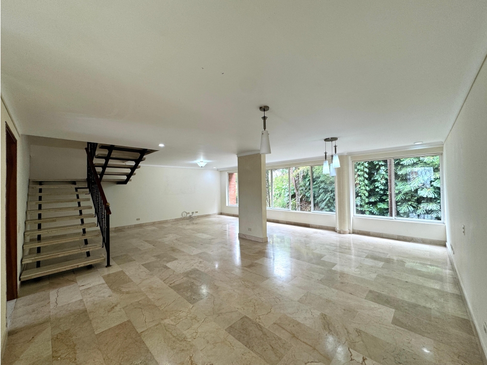 Alquiler casa con zona verde. El Poblado, La Superior. Ud. con pisci — foto 6