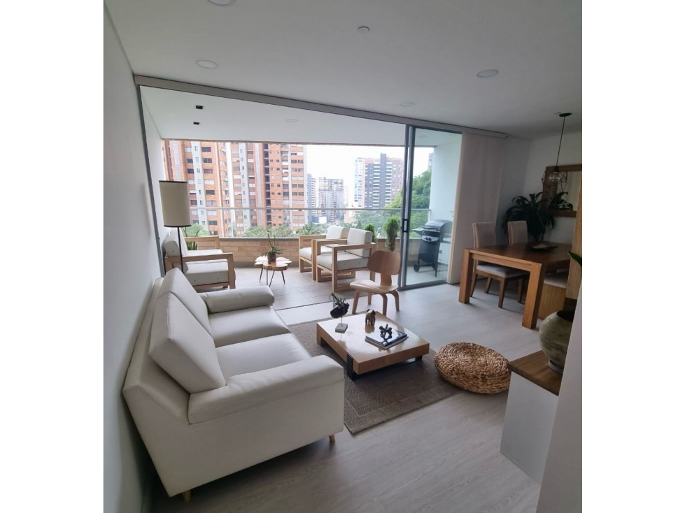 Venta apartamento. Envigado, Cumbres. Unidad completa.