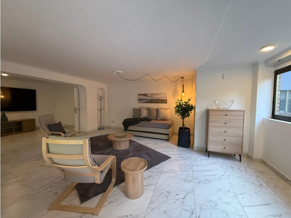Venta apartamento remodelado y amoblado. El Poblado, Inferior. — foto 5