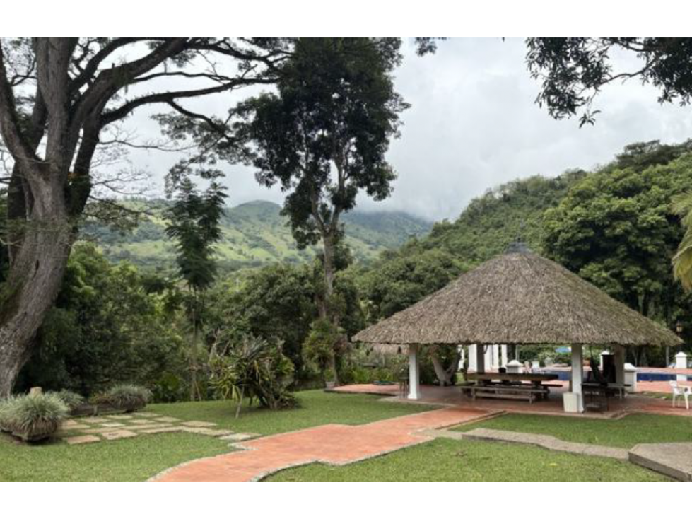 Venta finca con piscina, establo en Amaga Antioquia. Unidad cerrada. - 4
