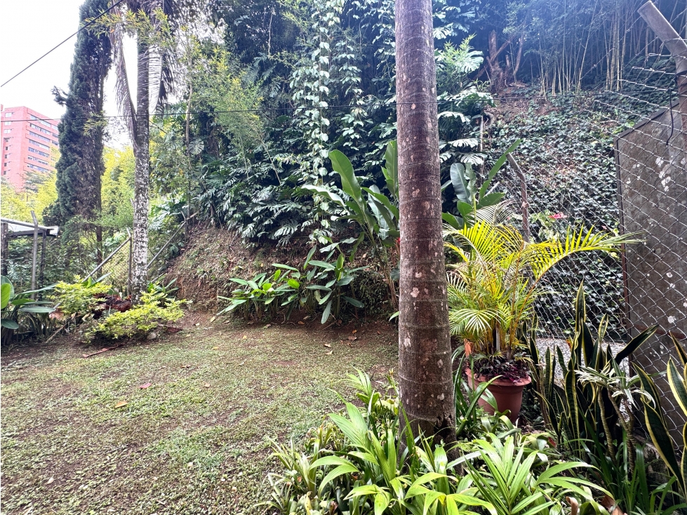 Alquiler casa con zona verde. El Poblado, La Superior. Ud. con pisci — foto 2