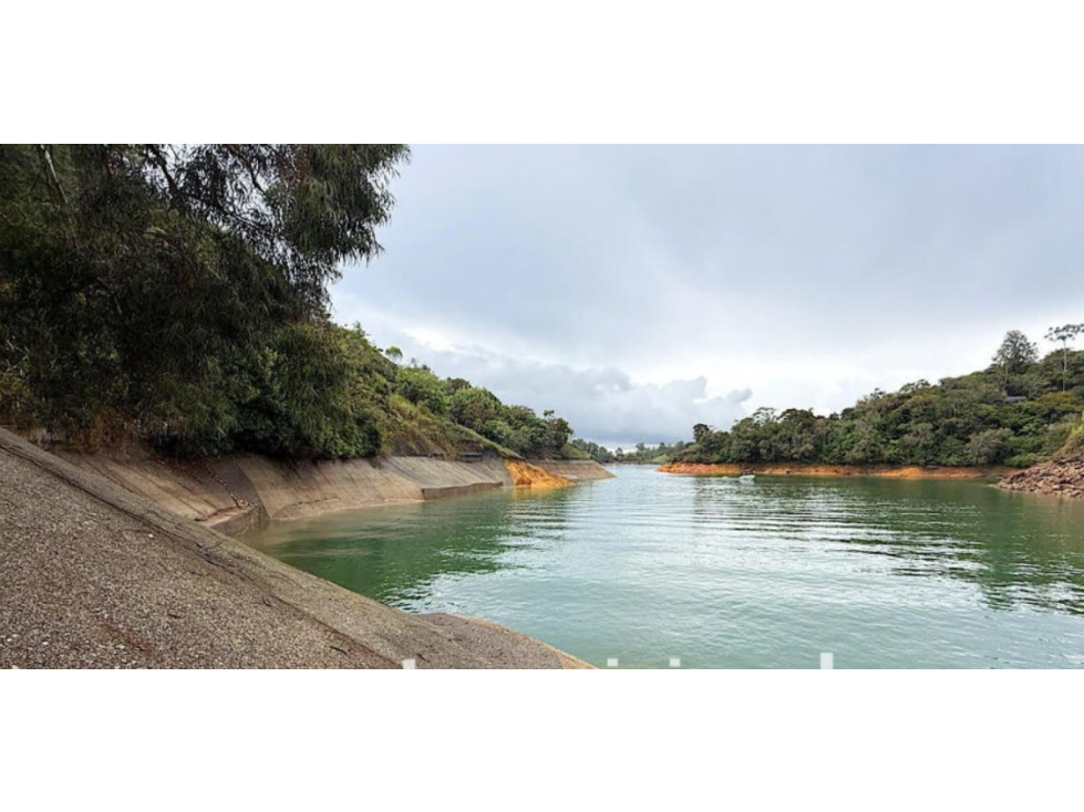 Venta de lote. Vista panorámica. Unidad cerrada con portería. Guatapé. — foto 2