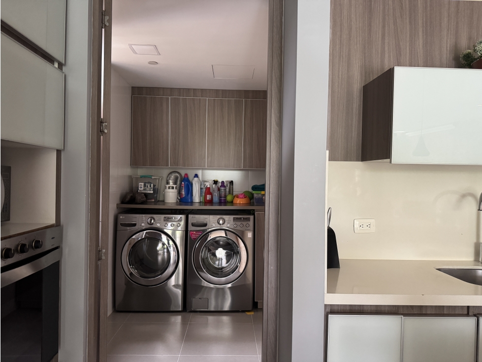 Venta apartamento con balcón, Envigado, El Esmeraldal. Ud. Completa. — foto 6