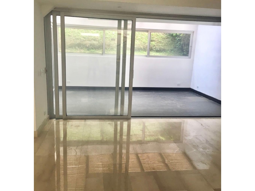 Venta casa dos niveles en urbanización cerrada. El Poblado, San Lucas. — foto 6