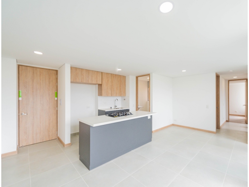 Venta apartamento con balcón en Ditaires, Itagüí. Unidad completa. — foto 5