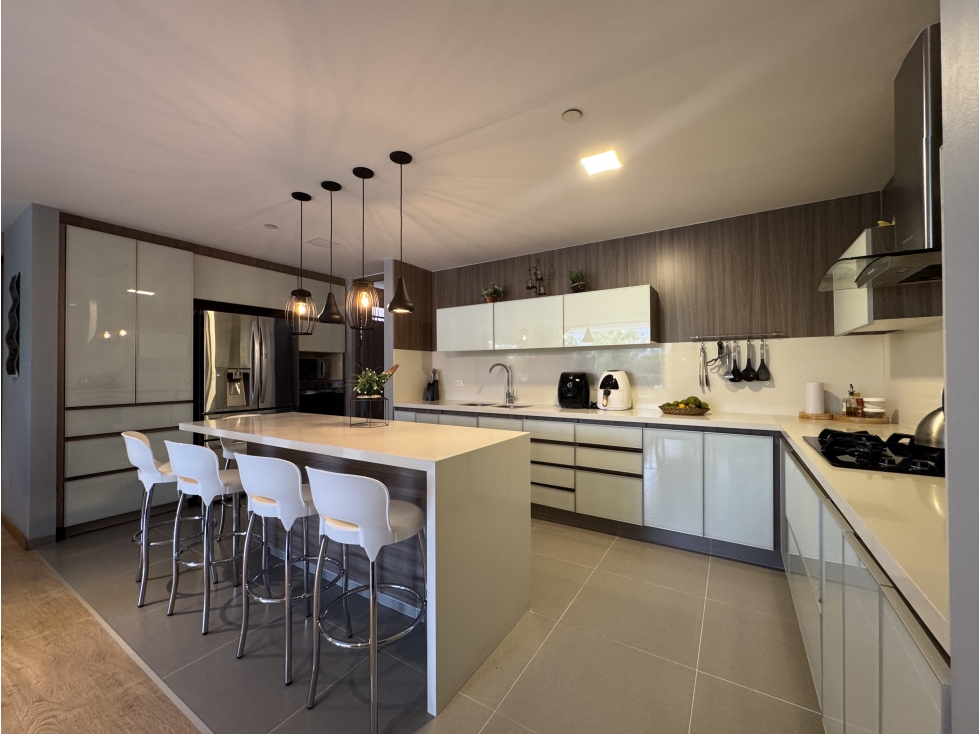Venta apartamento con balcón, Envigado, El Esmeraldal. Ud. Completa. — foto 4