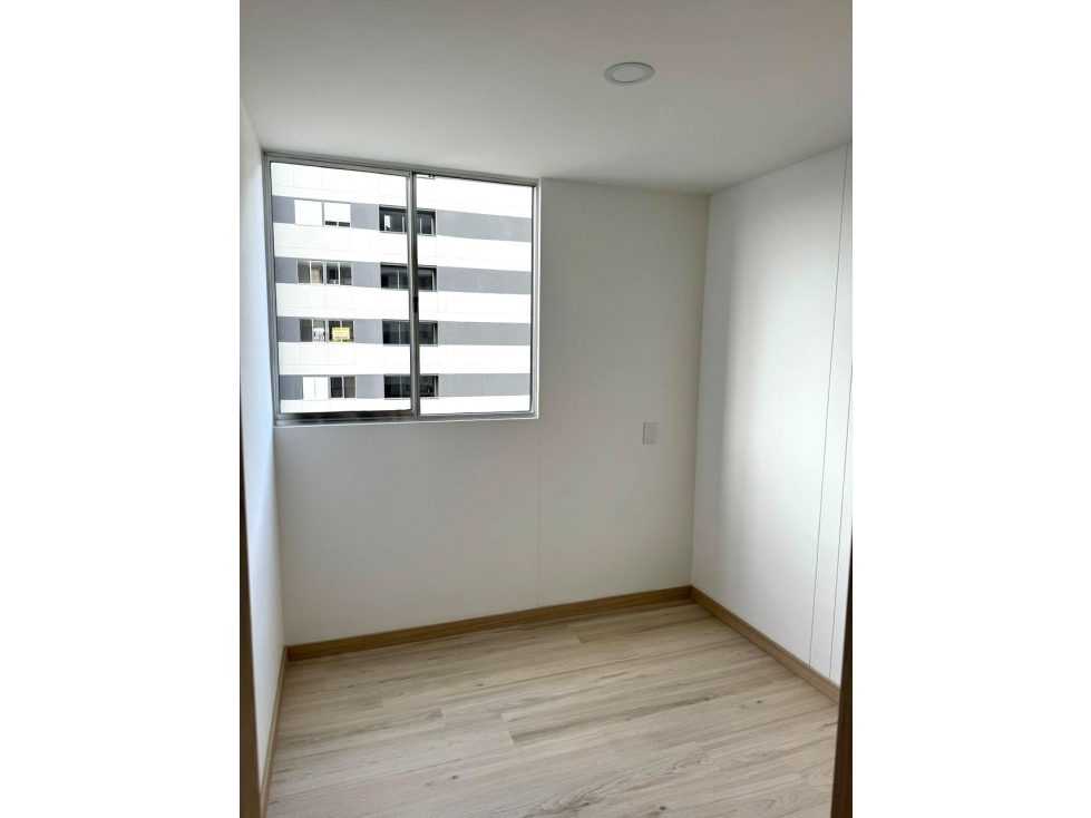 Venta apartamento con balcón. Guayabal. Unidad completa. — foto 4