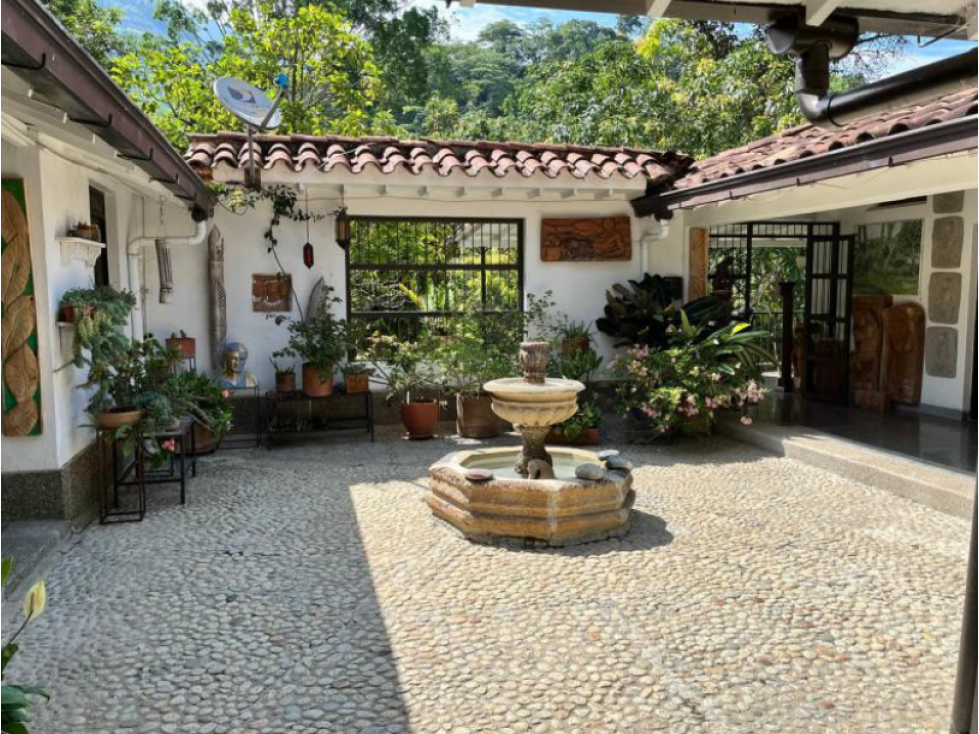 Venta finca con piscina, establo en Amaga Antioquia. Unidad cerrada. - 1