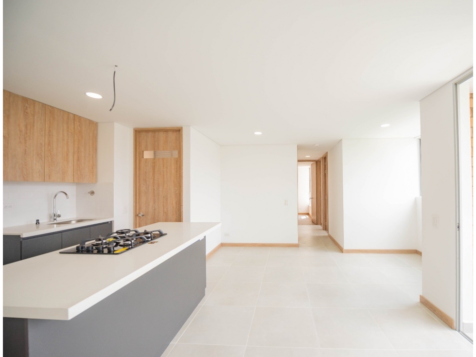 Venta apartamento con balcón en Ditaires, Itagüí. Unidad completa. — foto 4