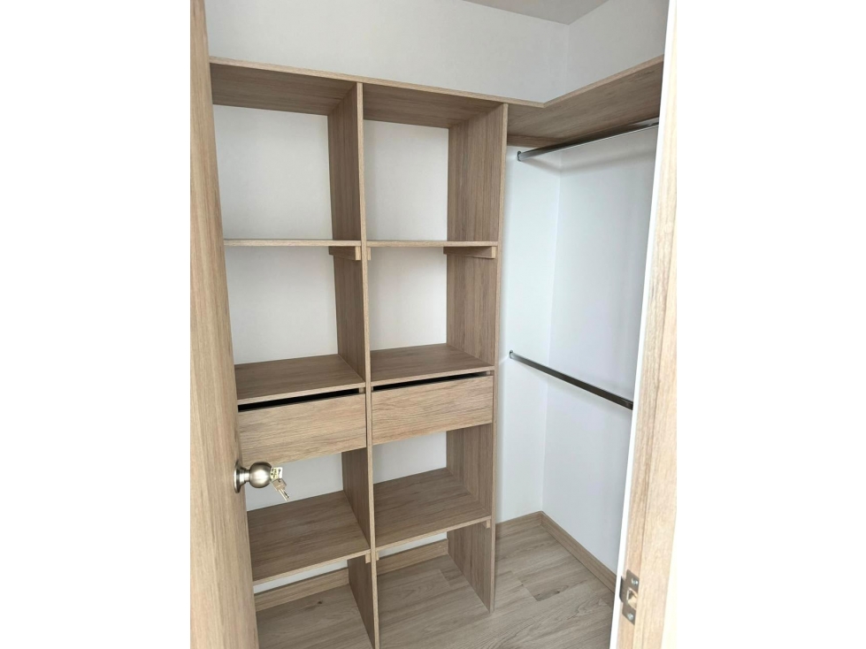 Venta apartamento con balcón. Guayabal. Unidad completa. — foto 5