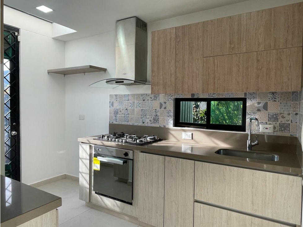 Hermosa Casa esquinera de Dos niveles en Cajicá en venta en conjunto. — foto 3
