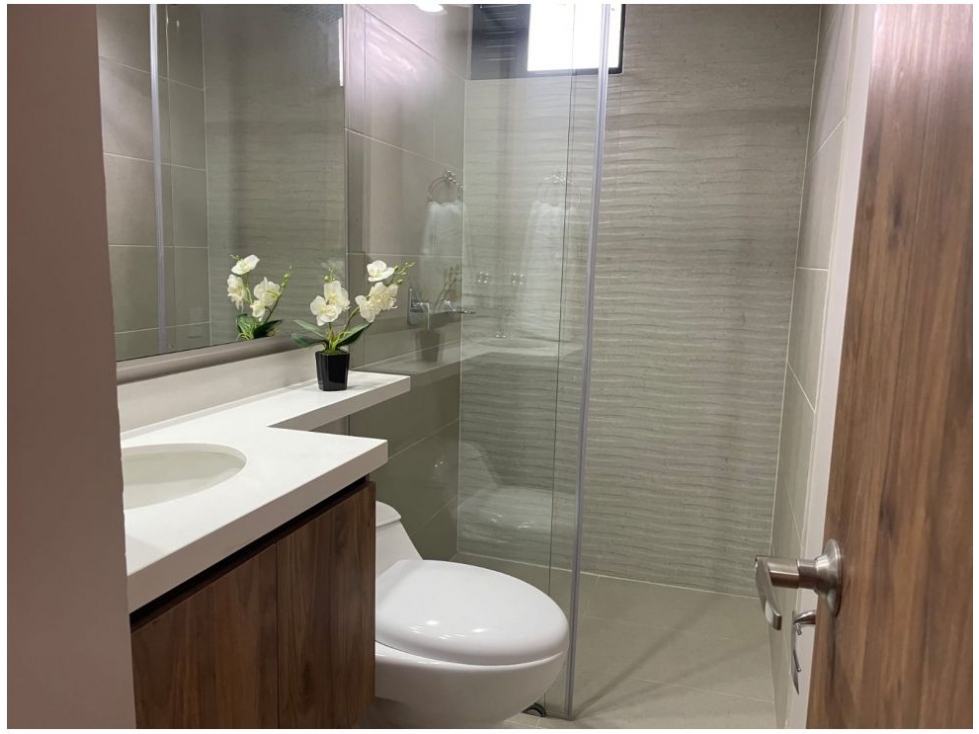 OPORTUNIDAD, BAJO DE PRECIO APARTAMENTO ESQUINERO EN LA MILLA DE ORO. — foto 6
