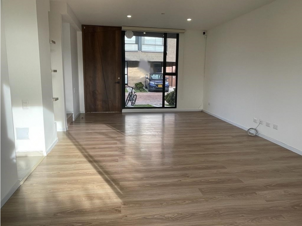 Hermosa Casa esquinera de Dos niveles en Cajicá en venta en conjunto. — foto 5