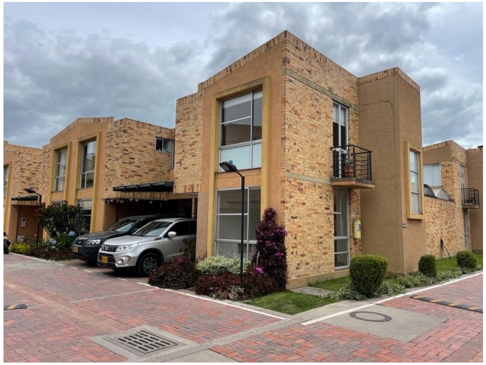 VENDO HERMOSA CASA EN CAJICA, CONJUNTO CERRADO.