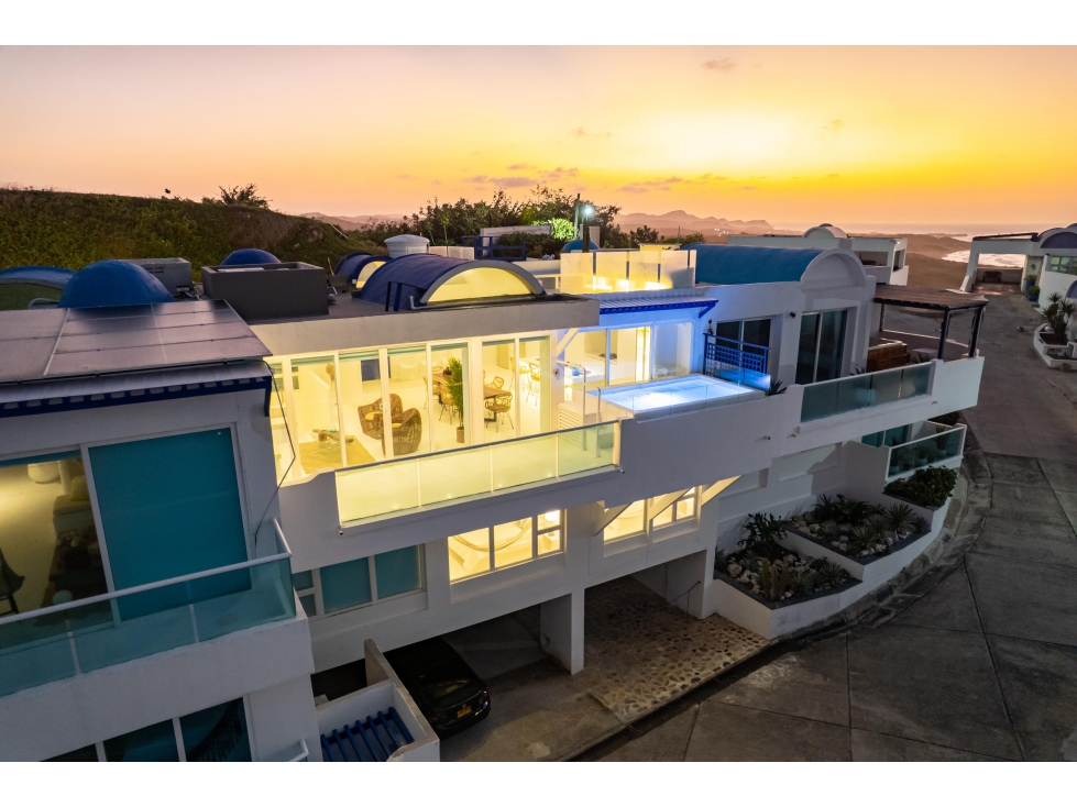 VENTA DE CASA DE TRES NIVELES EN PUNTA CANGREJO VISTA AL MAR - 1