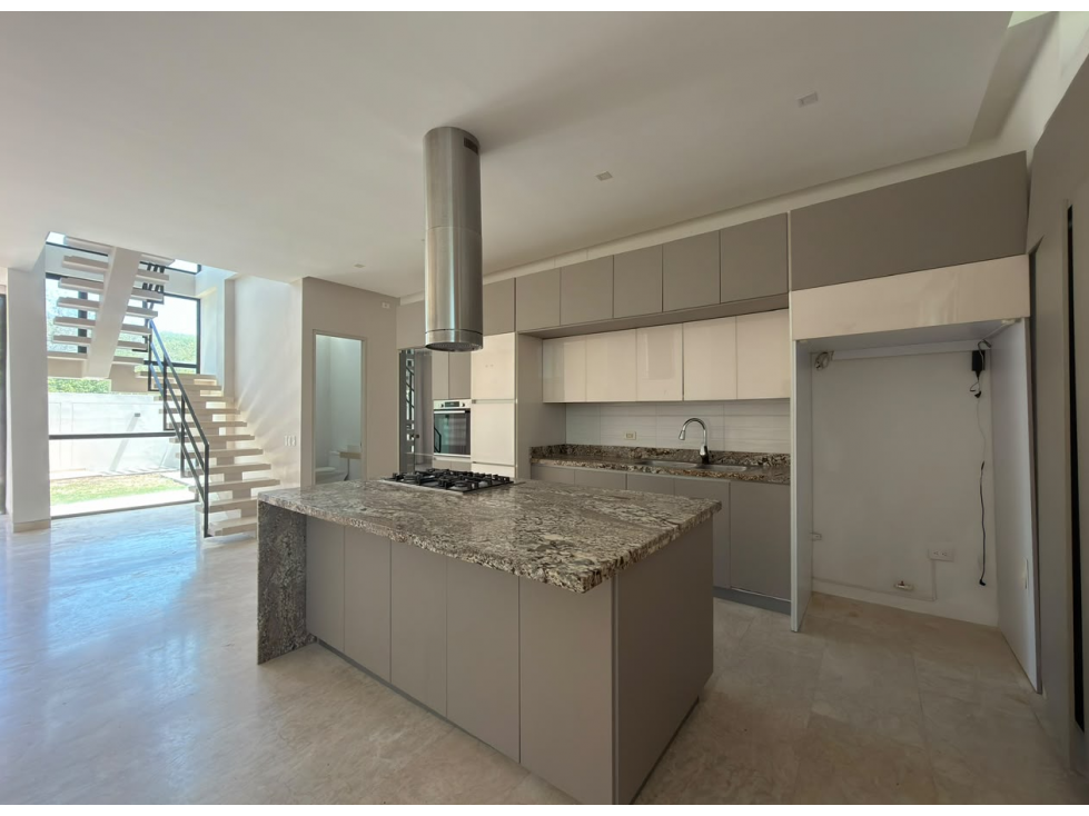 VENTA DE CASA DE TRES NIVELES EN PRADOMAR - 4