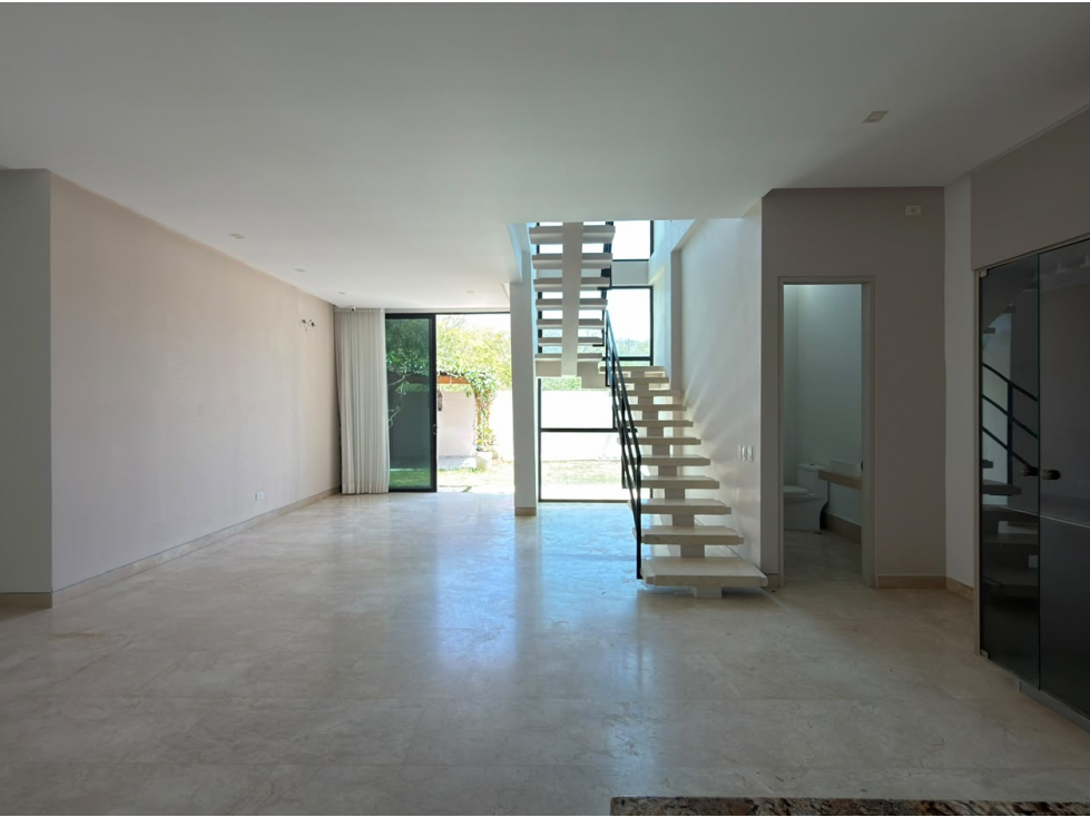 VENTA DE CASA DE TRES NIVELES EN PRADOMAR - 6