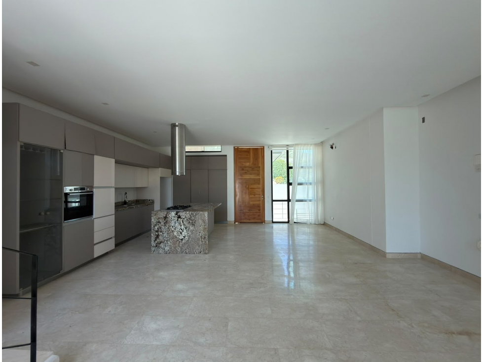 VENTA DE CASA DE TRES NIVELES EN PRADOMAR - 2