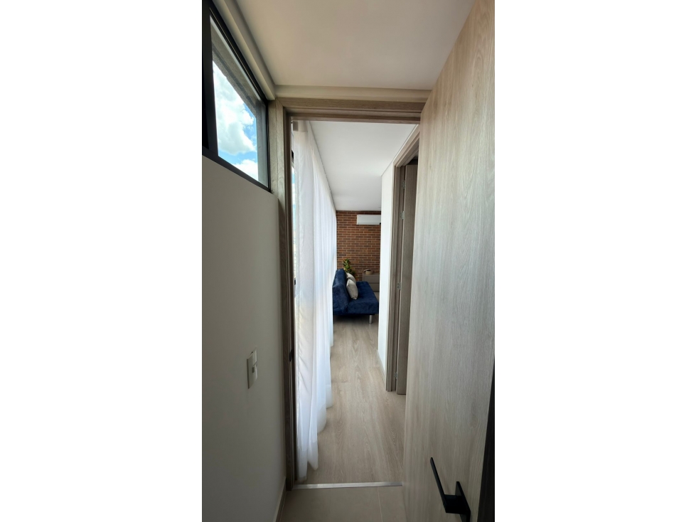 APARTAESTUDIO AMOBLADO EN LAURELES LISTO PARA HABITAR — foto 3