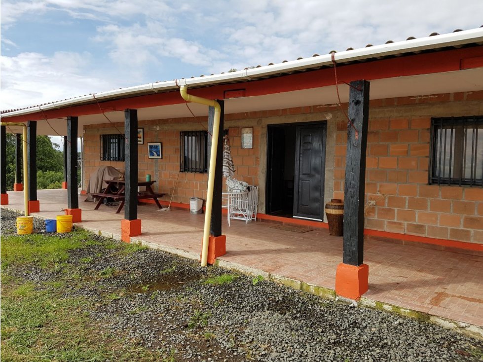 FINCA EN VENTA CON 2 VÍAS DE ACCESO - 2