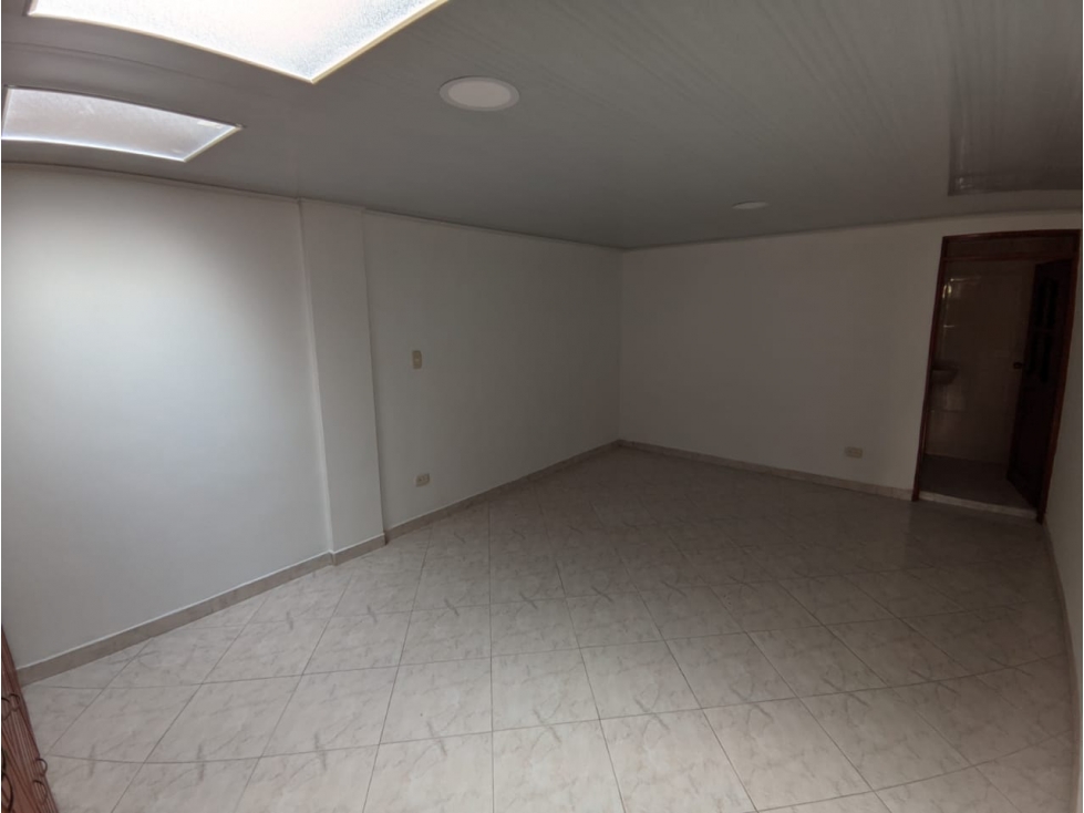 Apartamento en cuarto piso -bien ubicado - 3