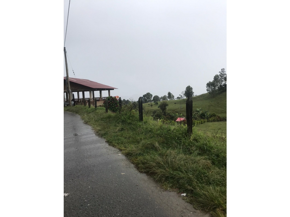 Lote con servicios para la venta - Vía Termales a borde de carretera - 6