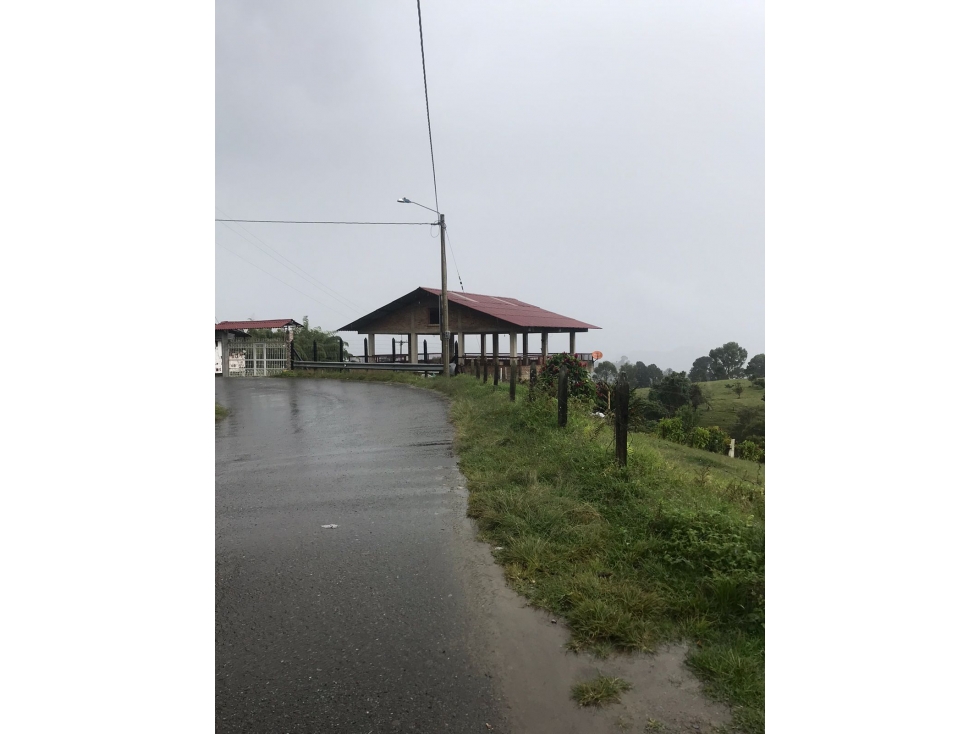 Lote con servicios para la venta - Vía Termales a borde de carretera - 1