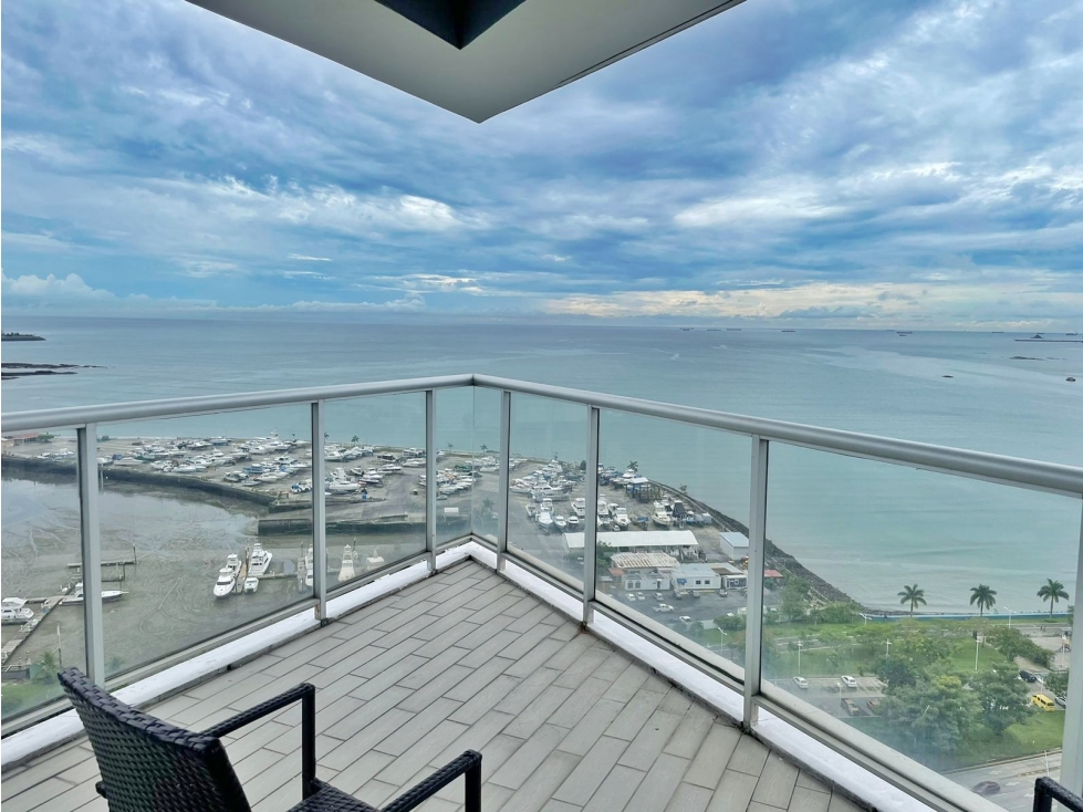 SE ALQUILA ELEGANTE APARTAMENTO EN YACHT CLUB AVENIDA BALBOA - 1