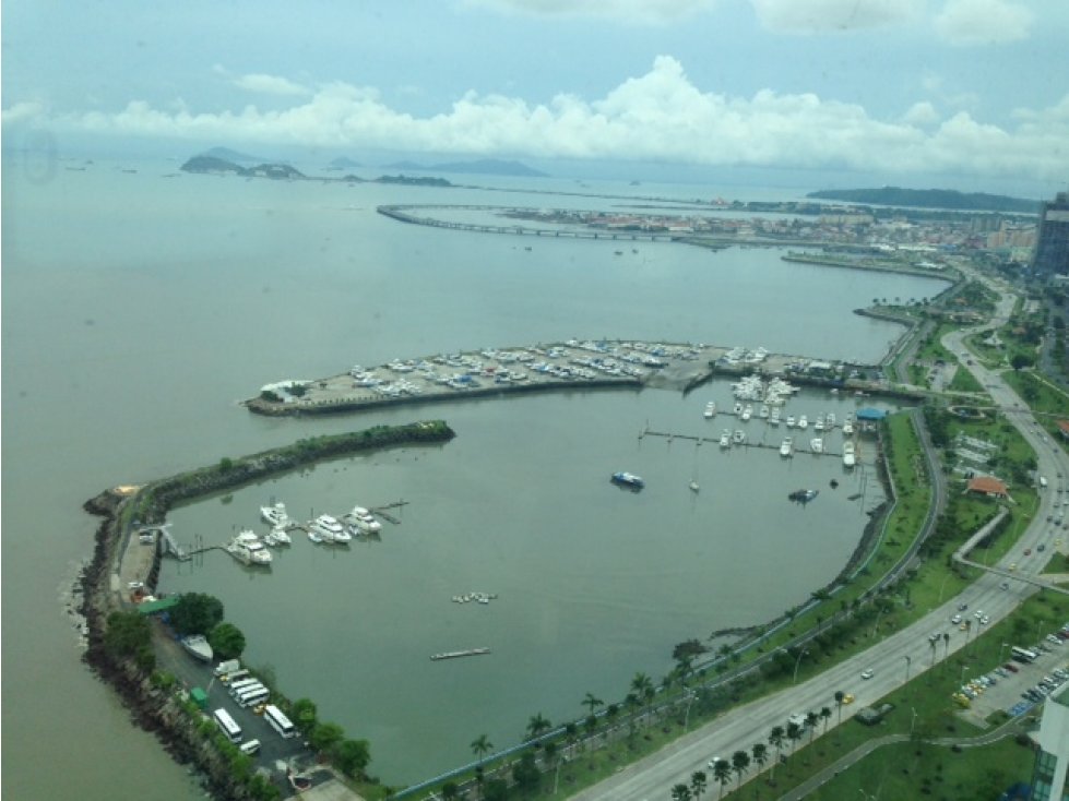 SE ALQUILA APARTAMENTO AMOBLADO PH VISTA DEL MAR AVE BALBOA — foto 2