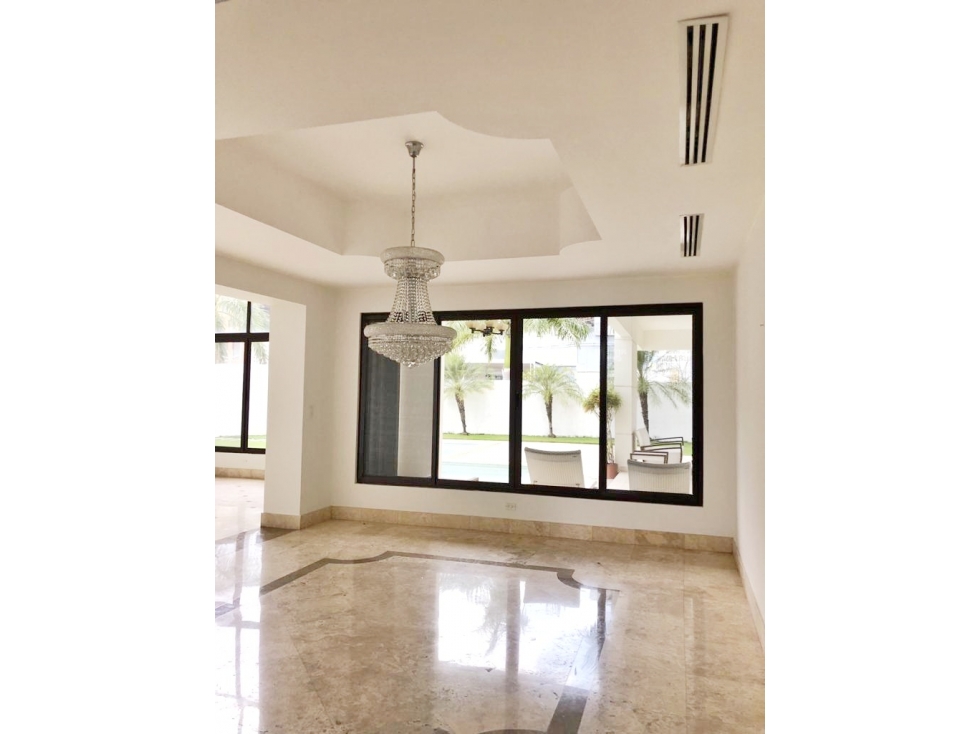 SE ALQUILA ELEGANTE CASA UNIFAMILIAR EN COSTA DEL ESTE — foto 4