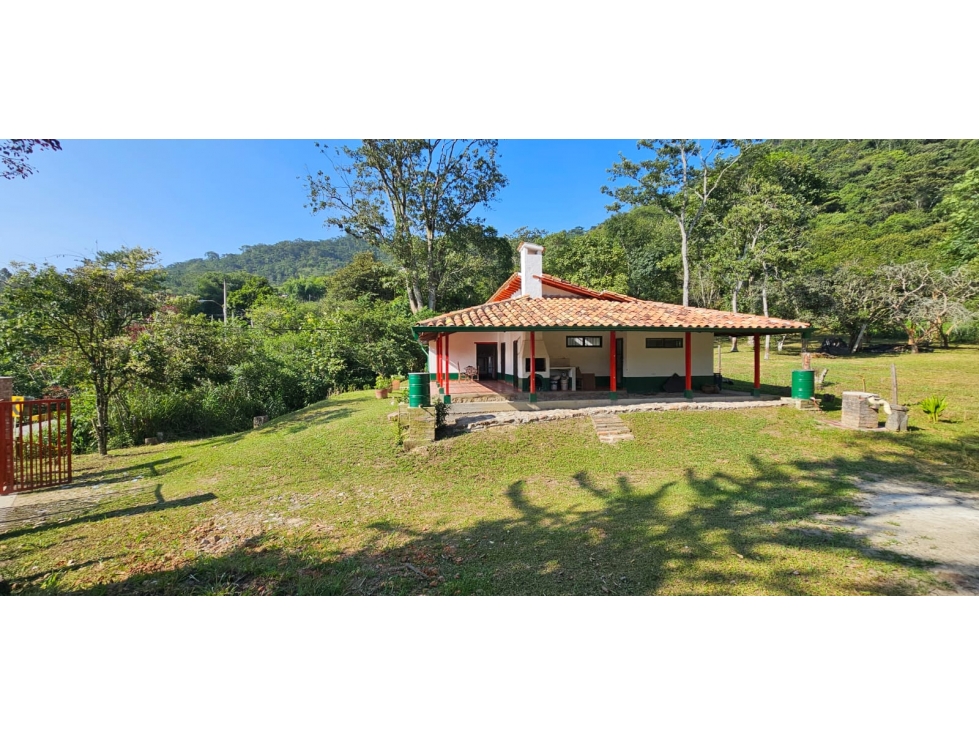 ARRIENDO CASA DE CAMPO EN CHINACOTA - 1