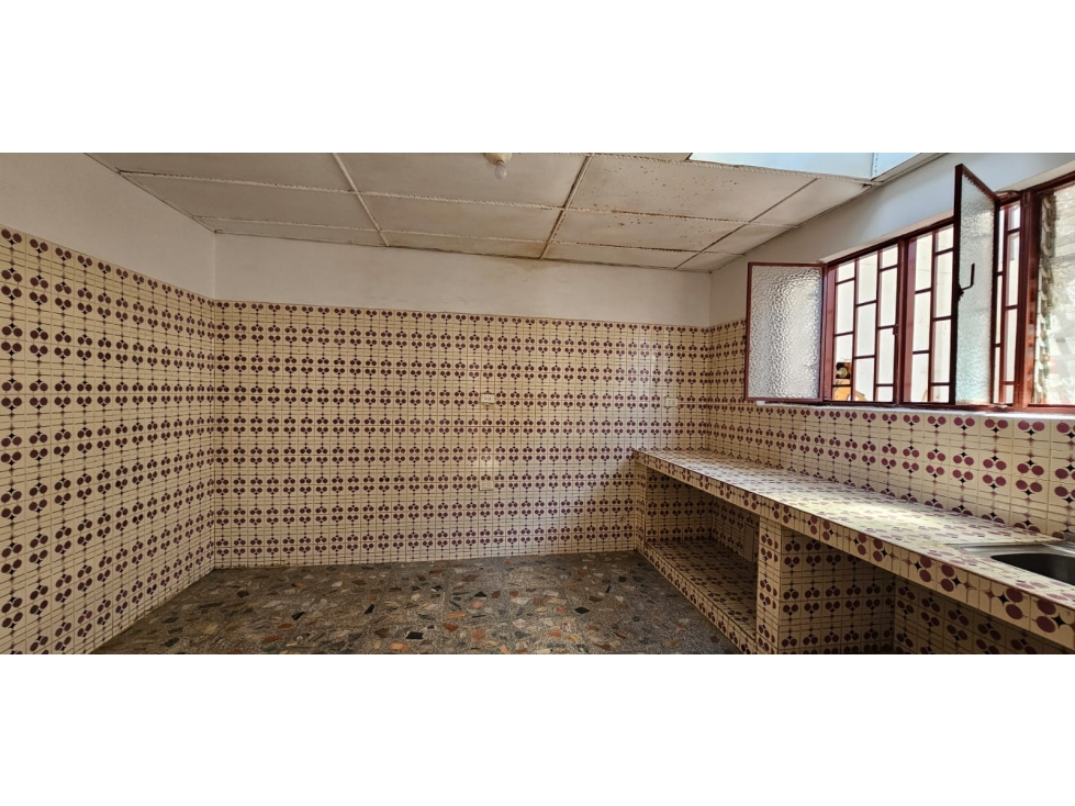 ARRIENDO CASA EN EL BARRIO EL CRISTO DE CHINACOTA - 2