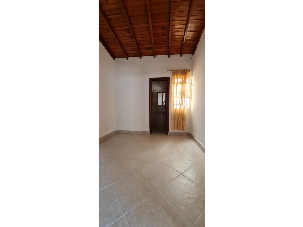 VENDO CASA AMPLIA EN CHINACOTA BARRIO LA CRISANA — foto 4