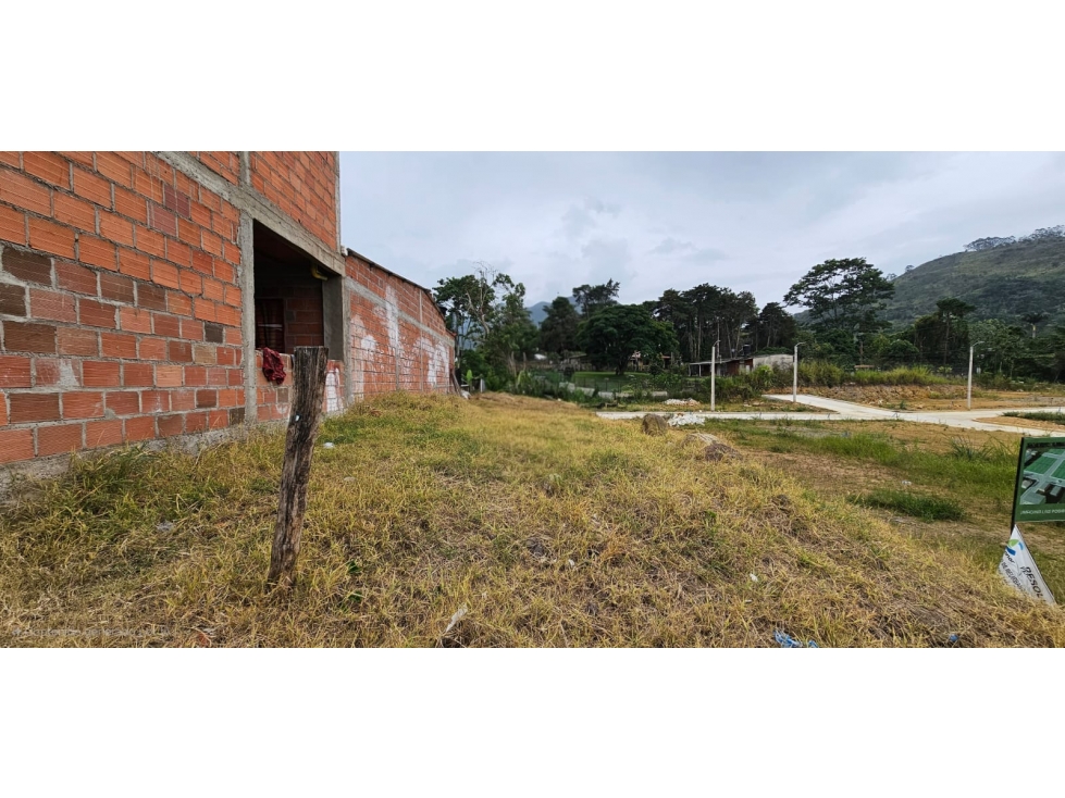 VENDO LOTE ECONOMICO EN CHINACOTA - 1