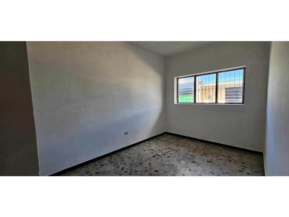 ARRIENDO CASA EN EL BARRIO EL CRISTO DE CHINACOTA - 3