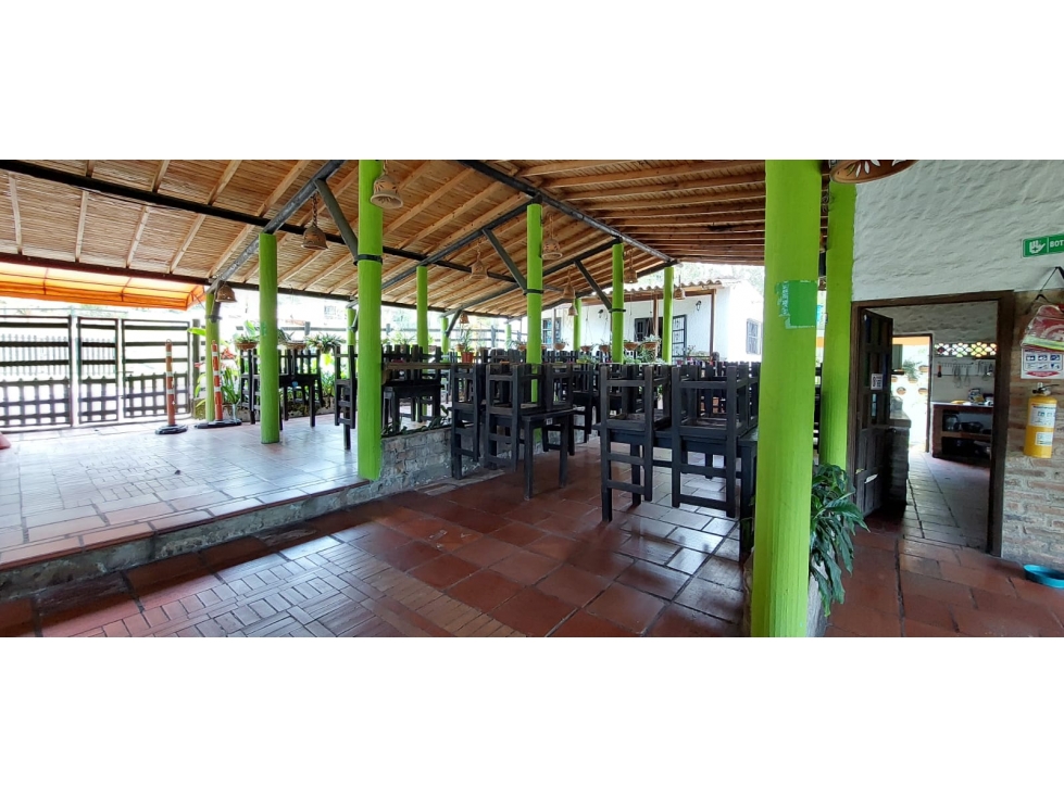 VENDO O PERMUTO RESTAURANTE AMOBLADO EN CHINACOTA - 2