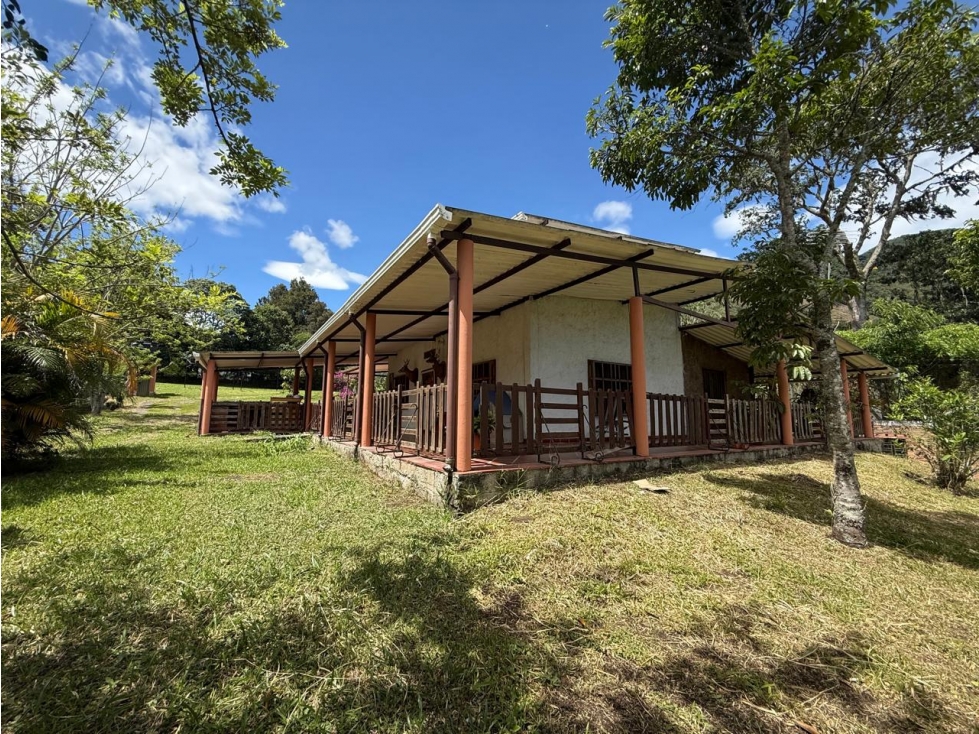 VENDO O PERMUTO CABAÑA AMPLIA EN CHINACOTA