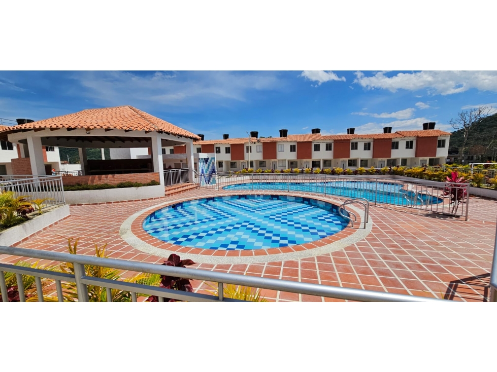 ARRIENDO CASA PARA ESTRENAR EN PALMANOVA (CHINACOTA) - 1