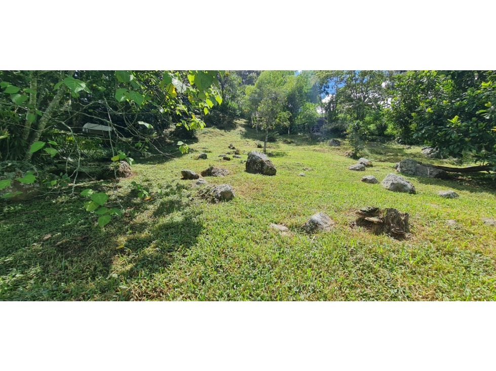 VENDO EXCELENTE LOTE EN CHINACOTA - 2