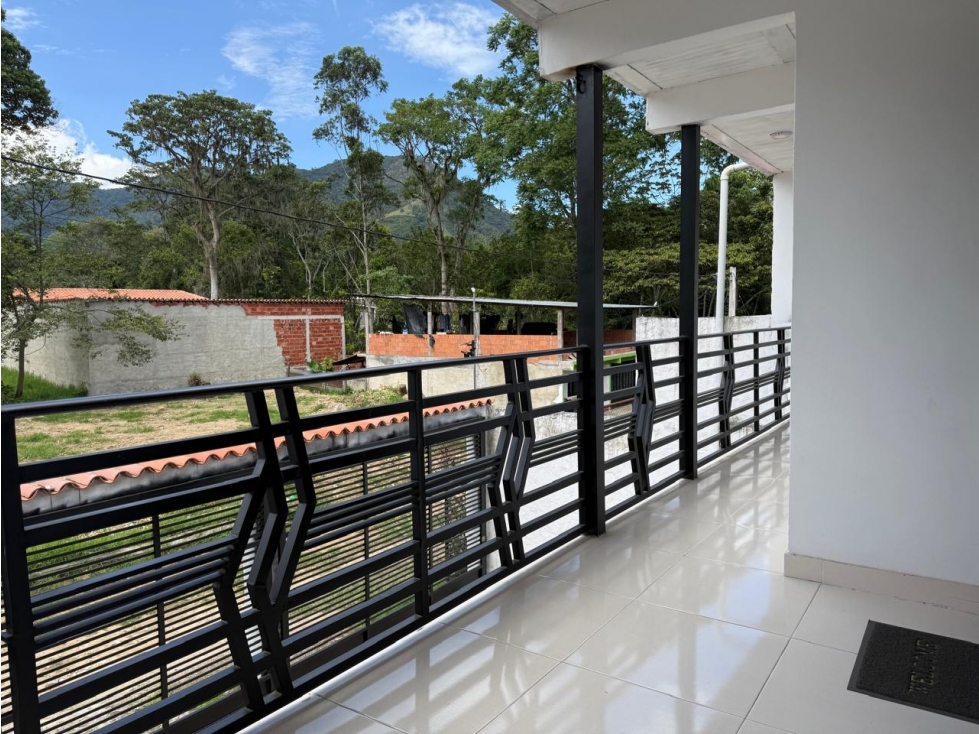 ARRIENDO APARTAMENTO DE SEGUNDO PISO PARA ESTREÑAR EN CHINACOTA - 4