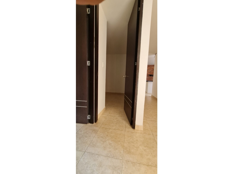 VENDO APARTAMENTO DE OPORTUNIDAD EN CHINACOTA - 3
