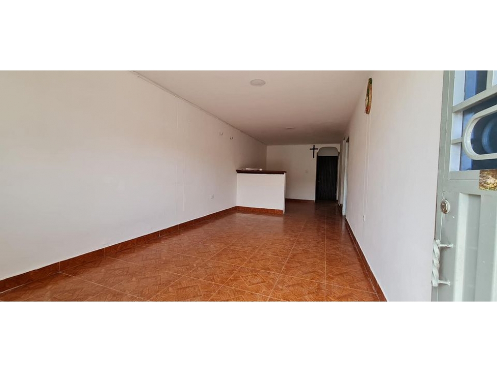 ARRIENDO CASA AMPLIA EN CHINACOTA - 2
