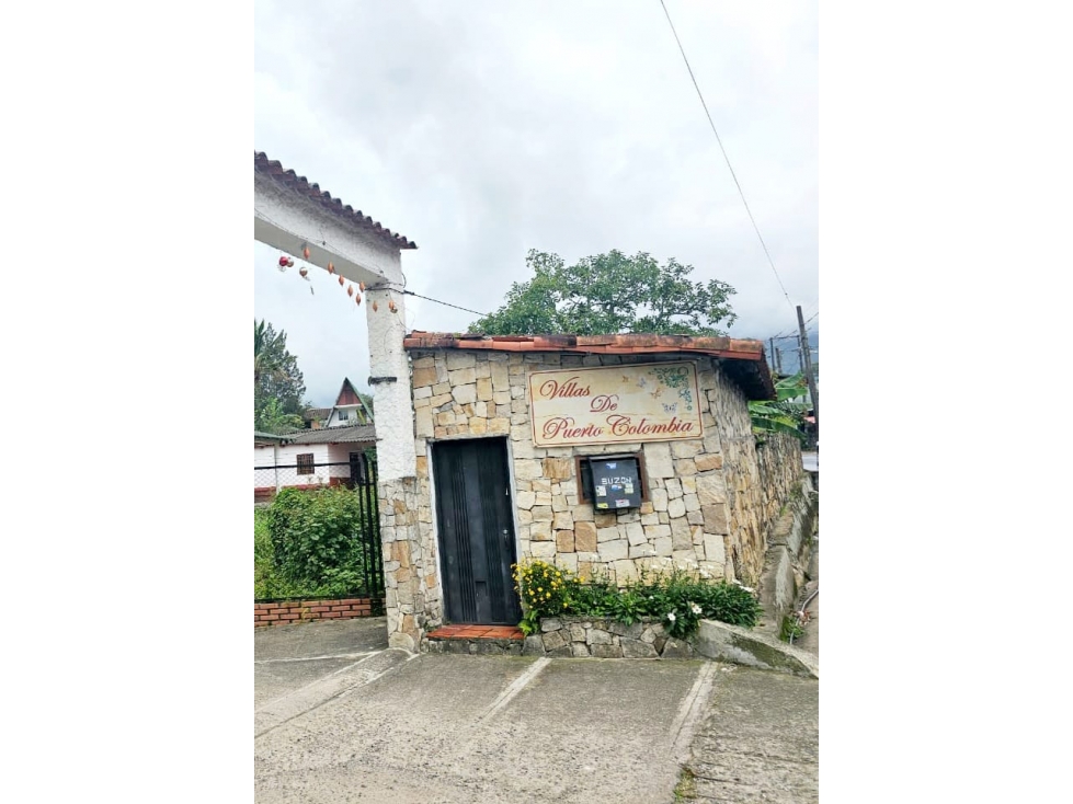 VENDO LOTE URBANO EN CHINACOTA - 2