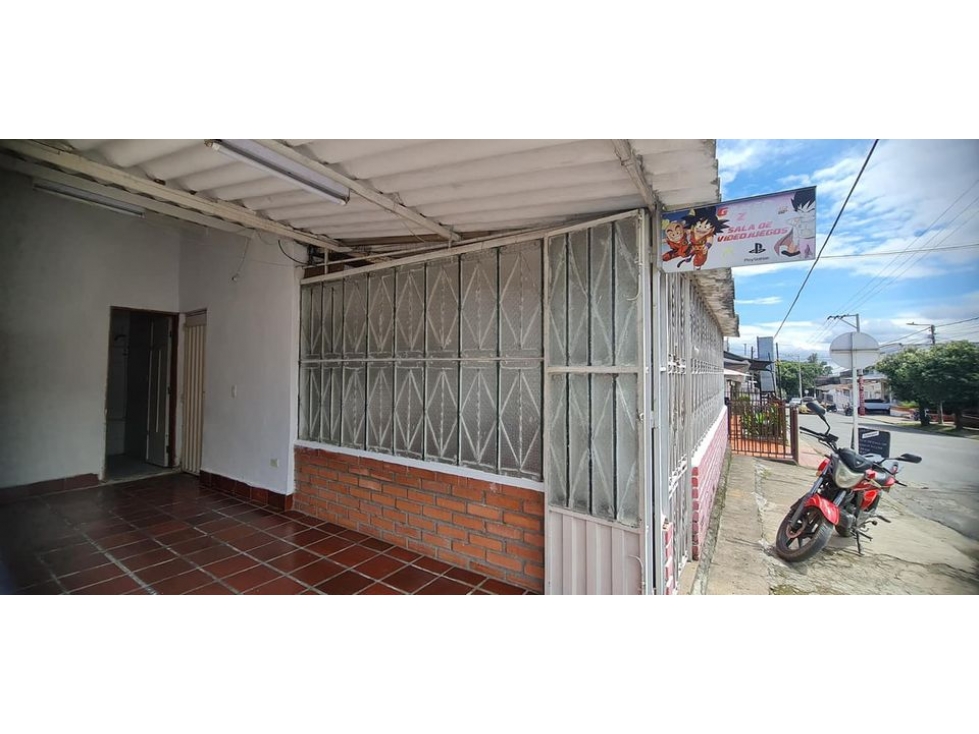 ARRIENDO LOCAL CENTRAL ESQUINERO EN CHINACOTA - 4